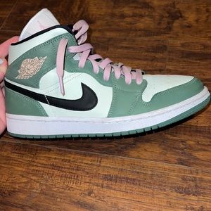 Size 11 Women’s Jordan 1 Mid dutch green